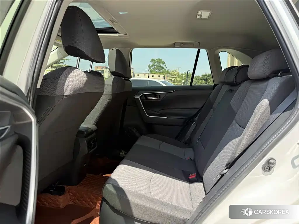 Toyota RAV4 2022 Белый из Китая, фото 6