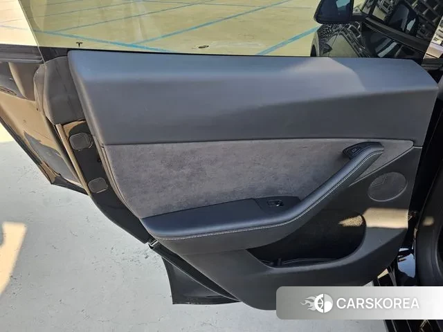 Tesla Model Y 2022 Черный из Кореи, фото 6