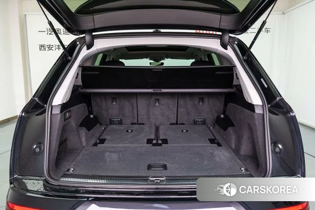 Audi Q7 2020 Черный из Китая, фото 6