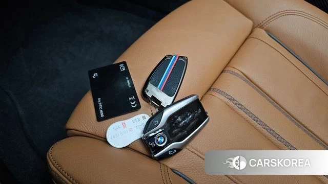 BMW 5 Series (G30) 2022 Серебристо-серый из Кореи, фото 6