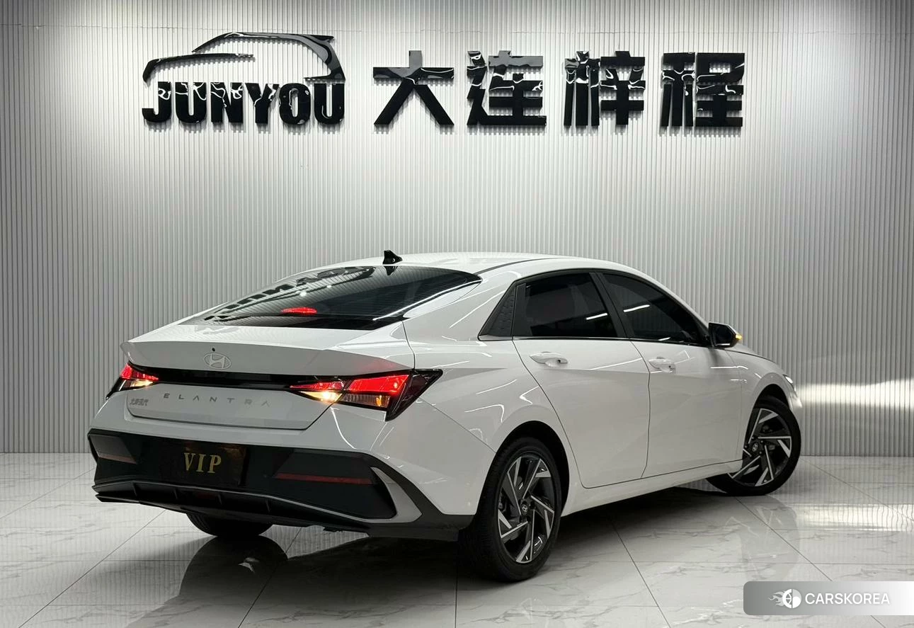 Hyundai Elantra 2023 Белый из Китая, фото 6