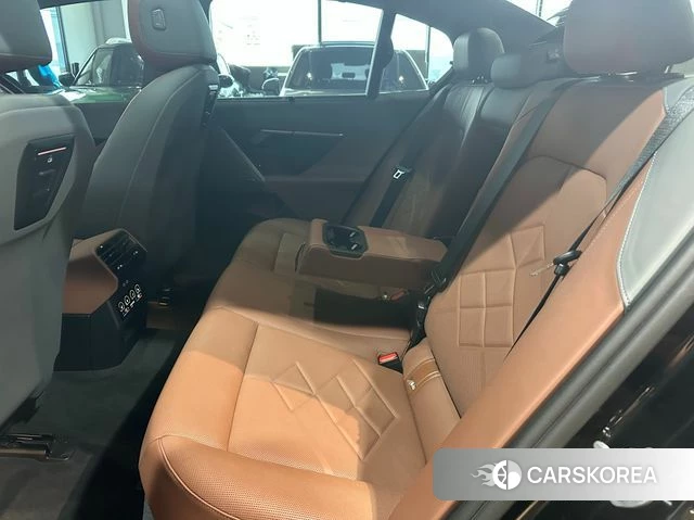 BMW 5 Series (G60) 2024 Черный из Кореи, фото 6