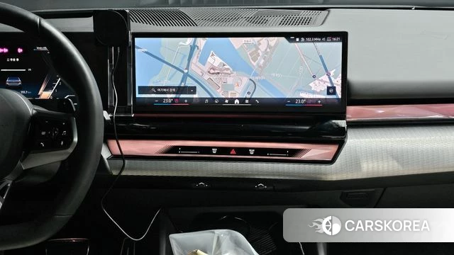 BMW 5 Series (G60) 2024 Светло-серебряный цвет из Кореи, фото 6