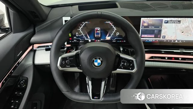BMW 5 Series (G60) 2025 Светло-серебряный цвет из Кореи, фото 6