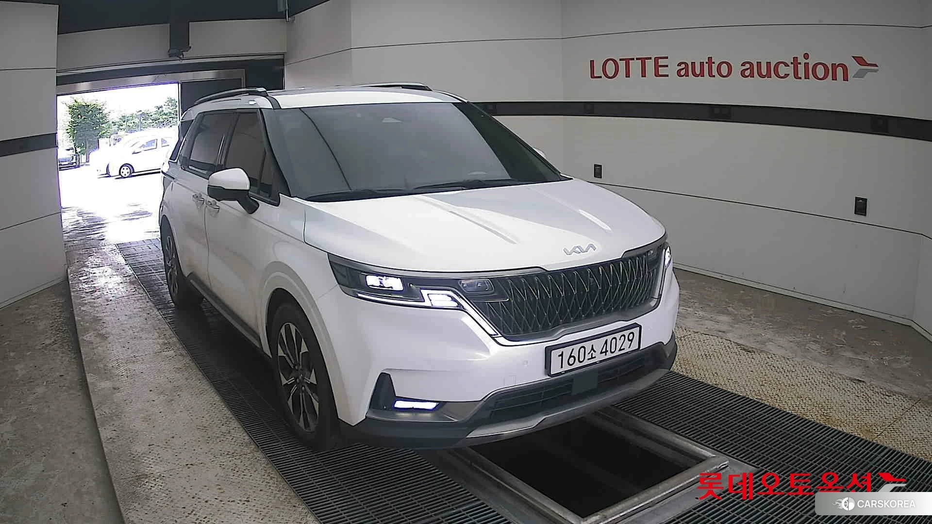 Kia Carnival 2023 Белый из Кореи, фото 6