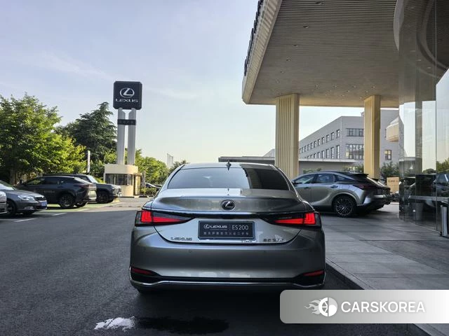Lexus ES 2024 Серебристо-серый из Китая, фото 6