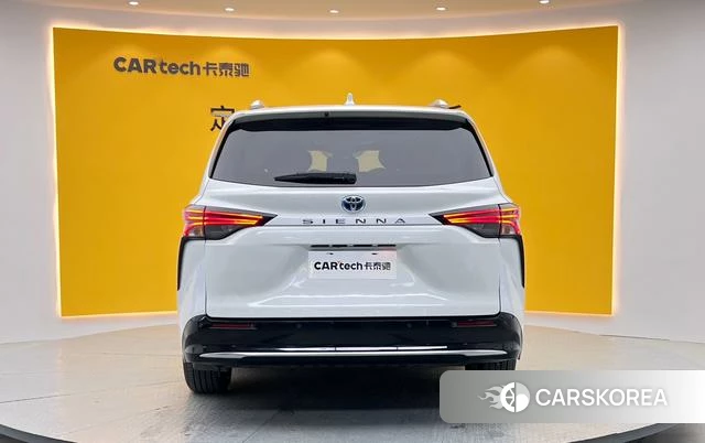Toyota Saina 2023 Белый из Китая, фото 6