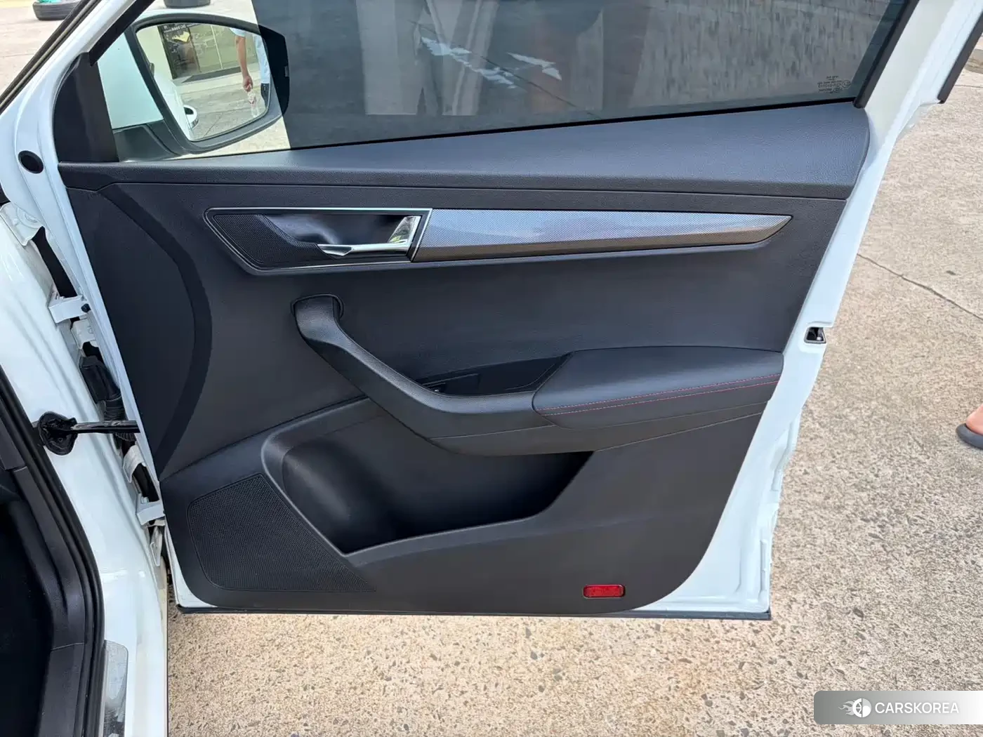 Skoda Karoq 2023 Белый из Китая, фото 6