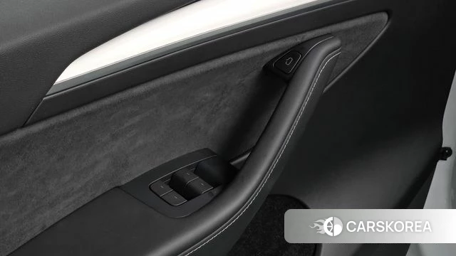 Tesla Model Y 2023 Белый из Кореи, фото 6