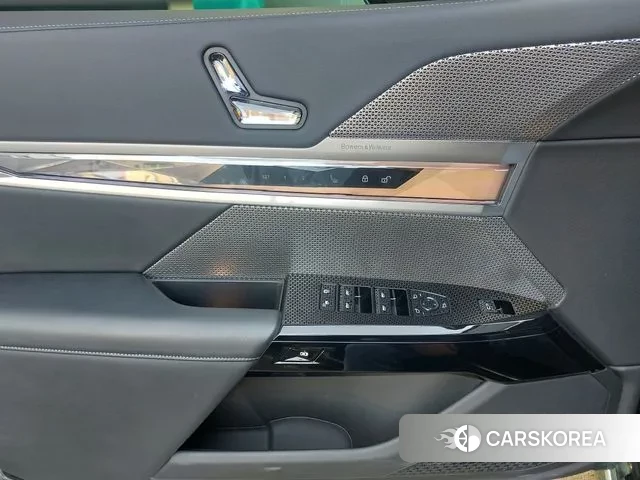 BMW 7 Series (G70) 2023 Черный из Кореи, фото 6