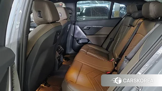 BMW 5 Series (G60) 2025 Серый из Кореи, фото 6