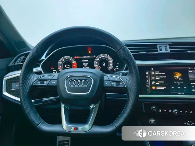 Audi Q3 Sportback 2025 Темно-серый из Китая, фото 6
