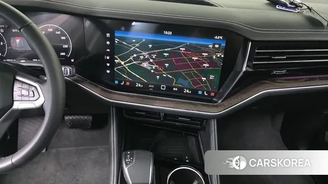 Volkswagen Touareg 3rd generation 2025 Черный из Кореи, фото 6