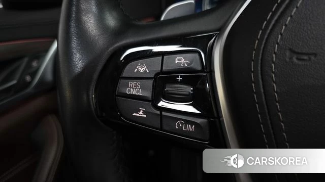 BMW 5 Series (G30) 2018 Серебристо-серый из Кореи, фото 6