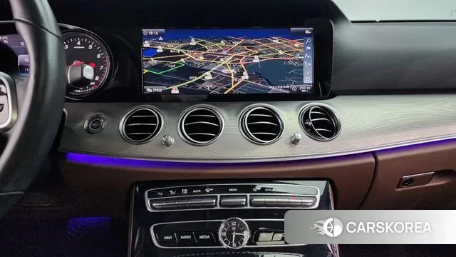 Mercedes-Benz E-Class W213 2018 Белый из Кореи, фото 6