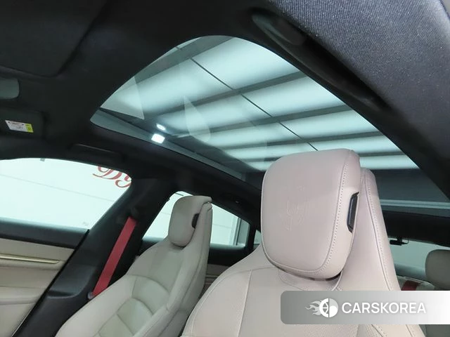 Porsche Taycan 2023 Белый из Кореи, фото 6