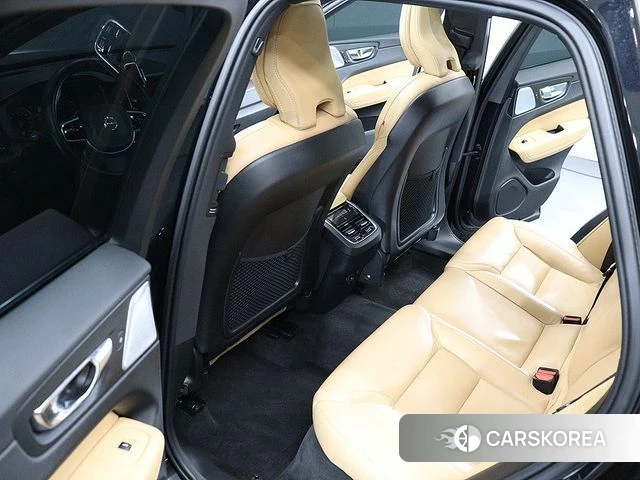Volvo XC60 second Generation 2021 Черный из Кореи, фото 6
