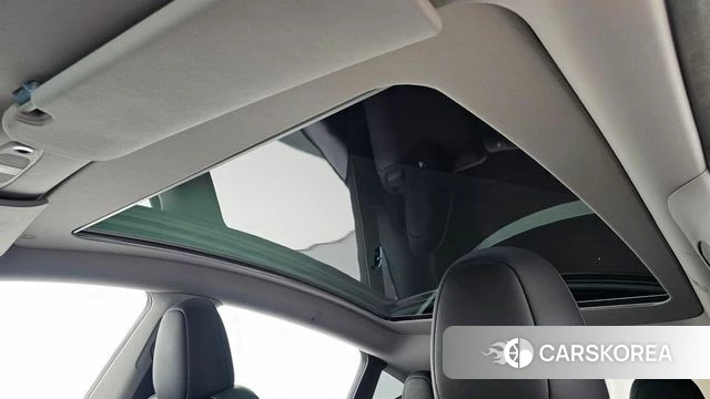 Tesla Model Y 2023 Белый из Кореи, фото 6