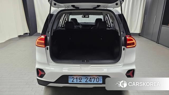 Kia Niro Plus 2023 Белый из Кореи, фото 6