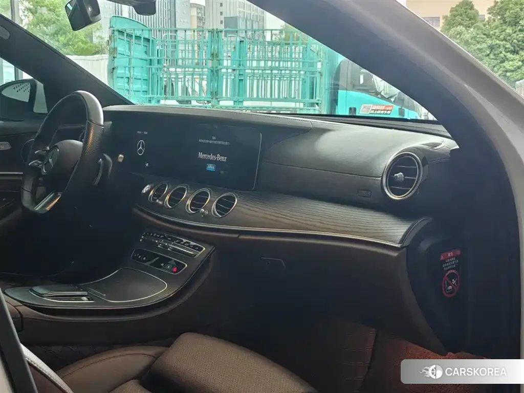 Mercedes-Benz E-Class 2022 Белый из Китая, фото 6