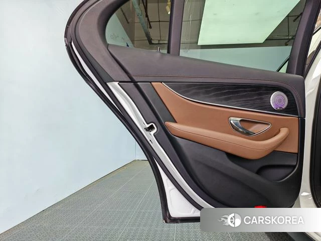 Mercedes-Benz E-class (imported) 2021 Черный из Китая, фото 6