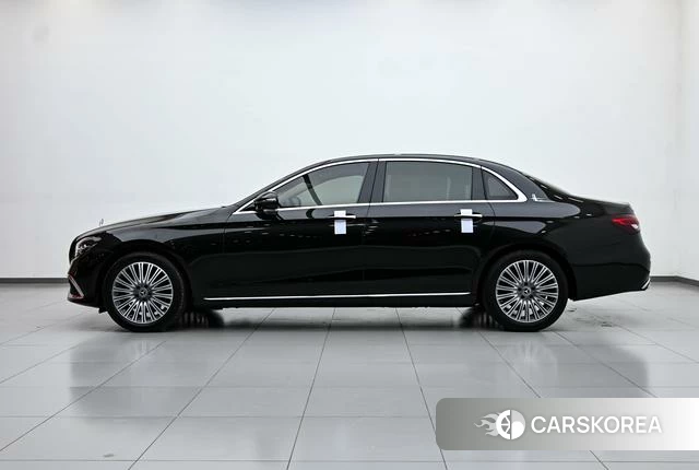 Mercedes-Benz E-class 2023 Черный из Китая, фото 6