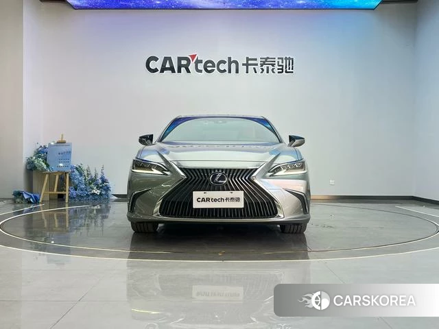 Lexus ES 2021 Серебристо-серый из Китая, фото 6