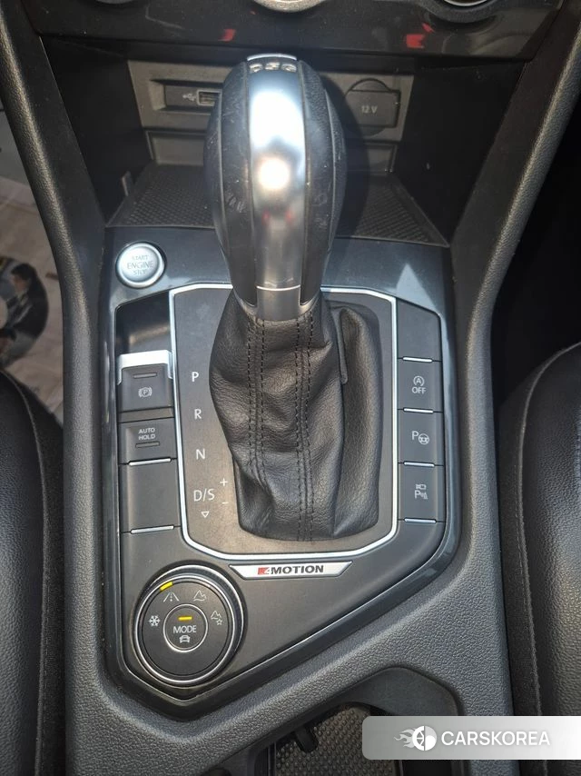 Volkswagen Tiguan second Generation 2018 Серебристо-серый из Кореи, фото 6