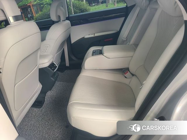 Hyundai Grandeur Hybrid (GN7) 2023 Серебряный из Кореи, фото 6