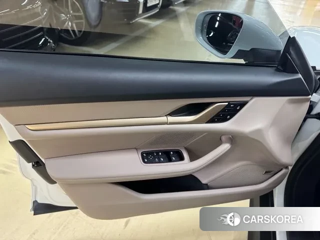 Porsche Taycan 2024 Белый из Кореи, фото 6