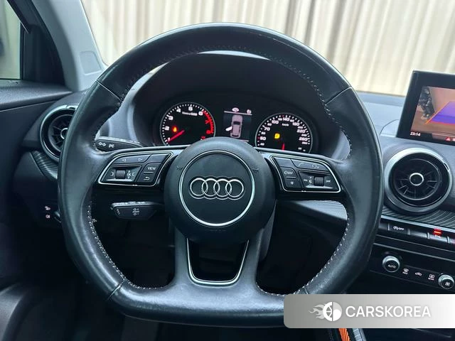 Audi Q2L 2021 Темно-серый из Китая, фото 6