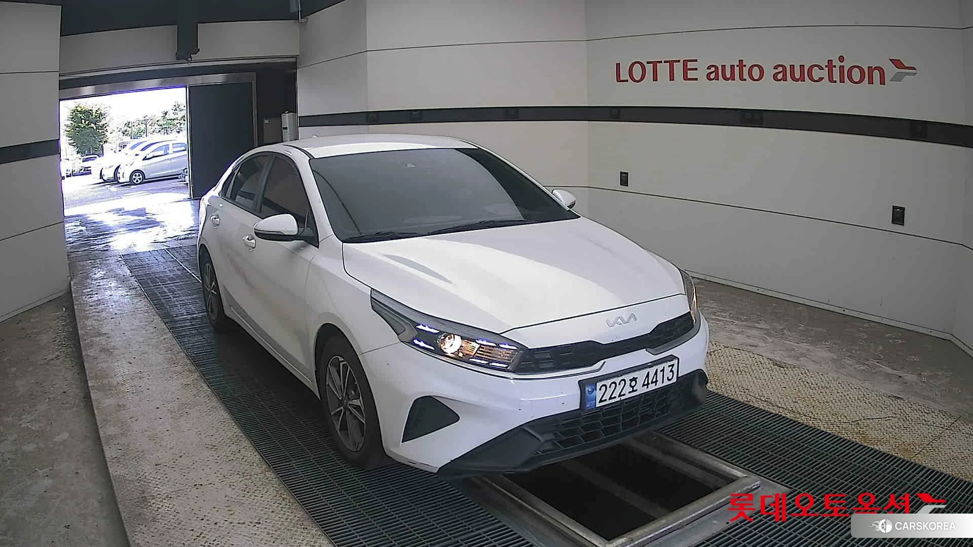 Kia K3 2024 Snow White Pearl из Кореи, фото 6