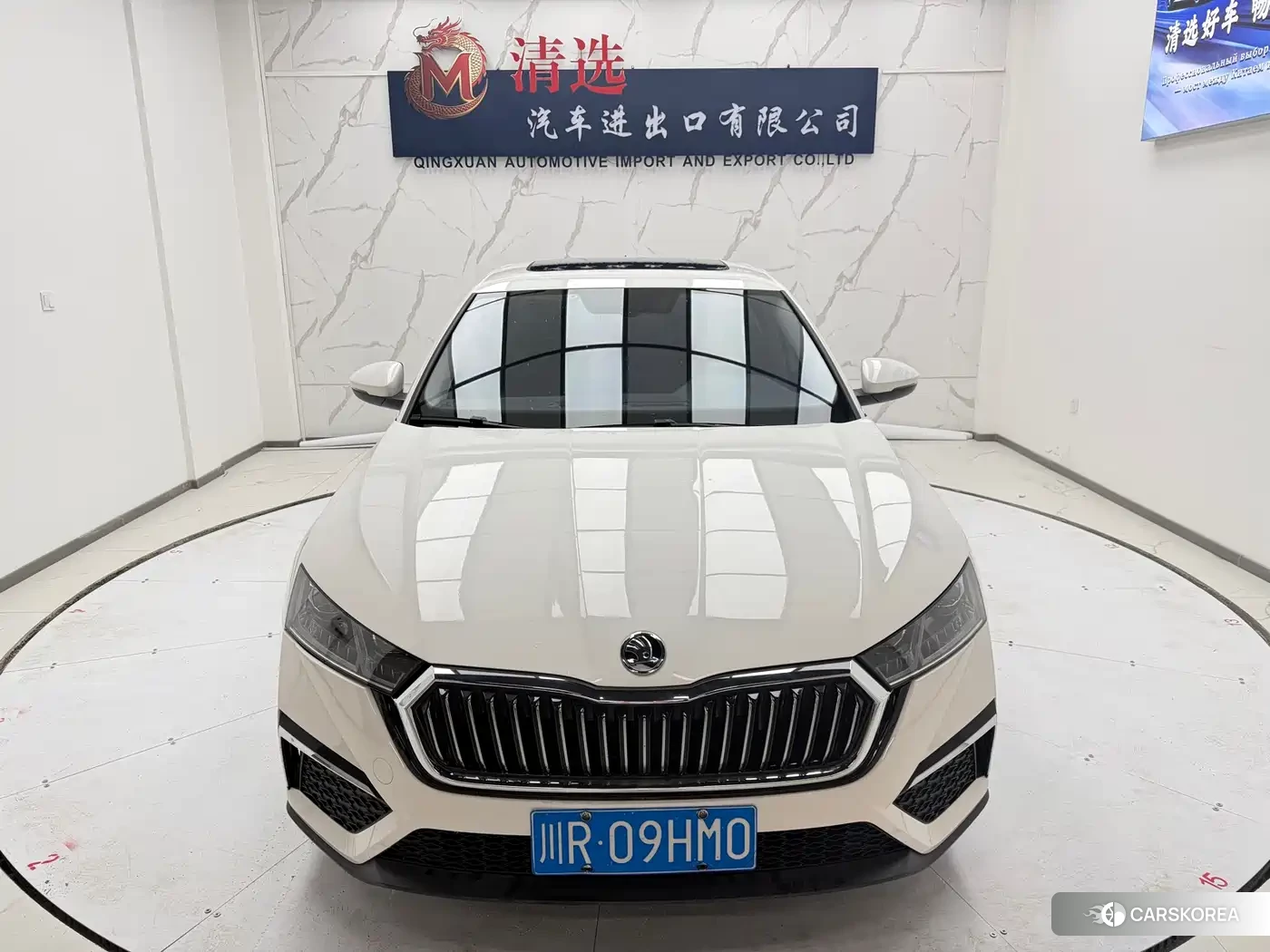 Skoda Octavia 2022 Белый из Китая, фото 6