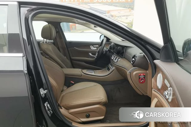 Mercedes-Benz E-class 2023 Черный из Китая, фото 6