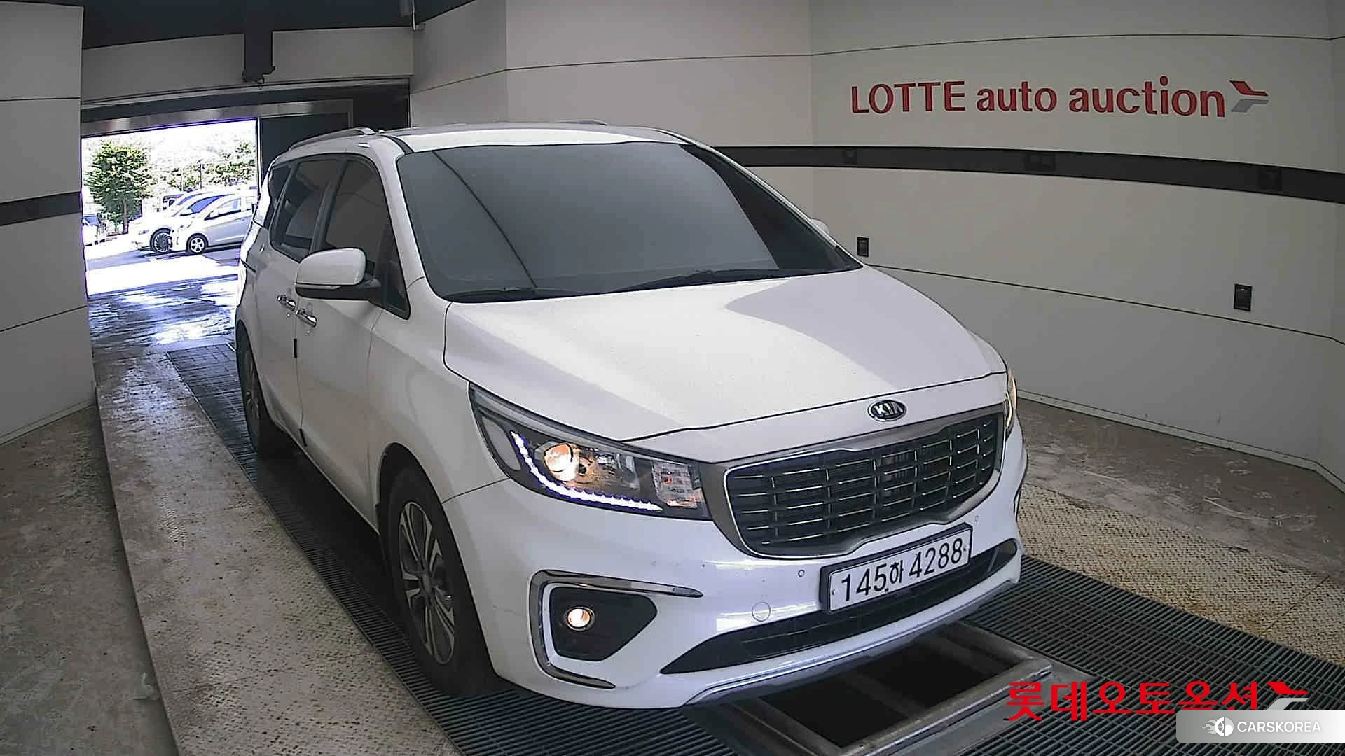 Kia Carnival 2020 Snow White Pearl (optional) из Кореи, фото 6