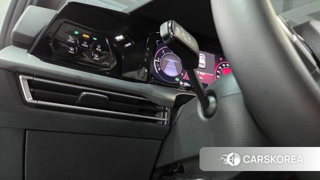 Volkswagen Golf 8th Generation 2023 Белый из Кореи, фото 6