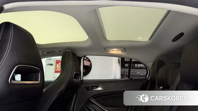 Mercedes-Benz GLA 2019 Белый из Китая, фото 6