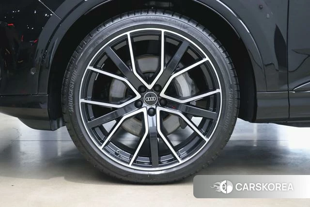 Audi Q7 2025 Черный из Китая, фото 6