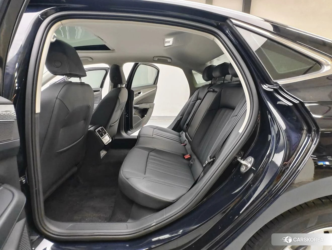 Volkswagen Passat 2021 Черный из Китая, фото 6
