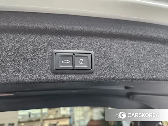 Audi Q3 (F3) 2023 Белый из Кореи, фото 6