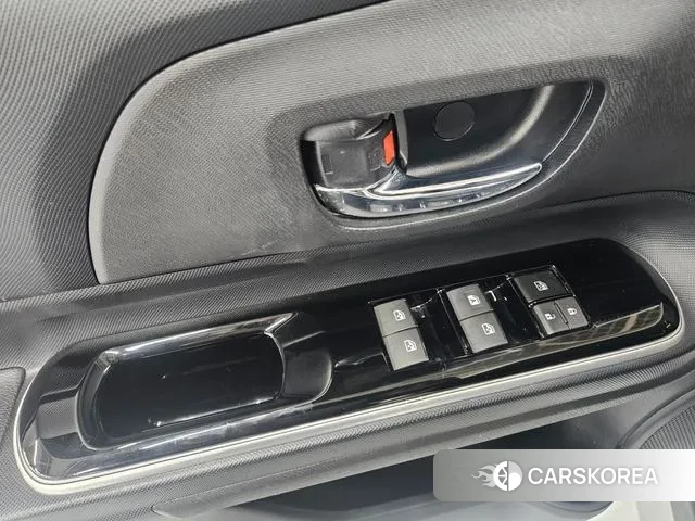 Toyota Prius C 2020 Серебристо-серый из Кореи, фото 6