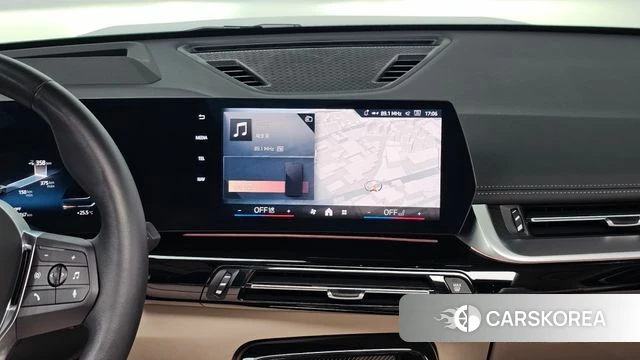 BMW iX1 (U11) 2024 Небесно-голубой из Кореи, фото 6