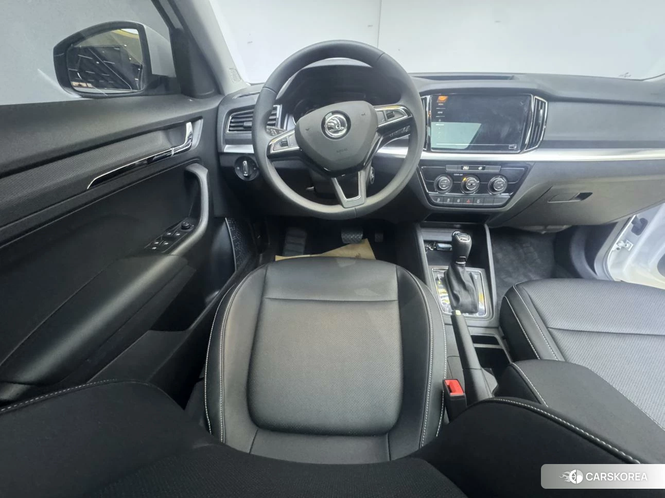 Skoda Komick 2022 Белый из Китая, фото 6