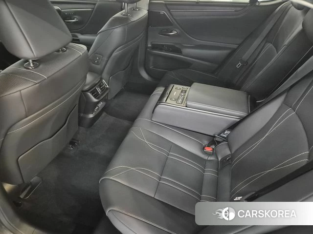 Lexus ES300h 7th generation 2026 Серый из Кореи, фото 6