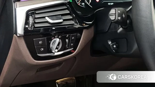 BMW 5 Series (G30) 2018 Серый из Кореи, фото 6