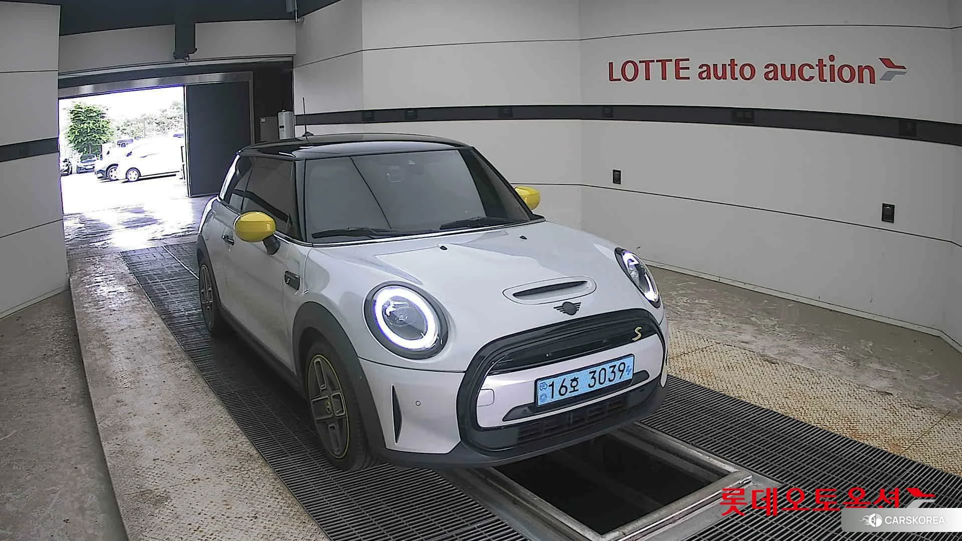 BMW MINI Cooper SE 2022 White Silver из Кореи, фото 6