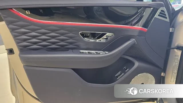 Bentley Flying Spur 3rd Generation 2024 Серебряный из Кореи, фото 6