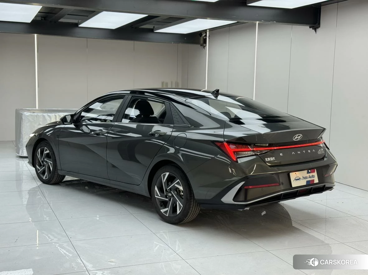 Hyundai Elantra 2023 Темно-серый из Китая, фото 6