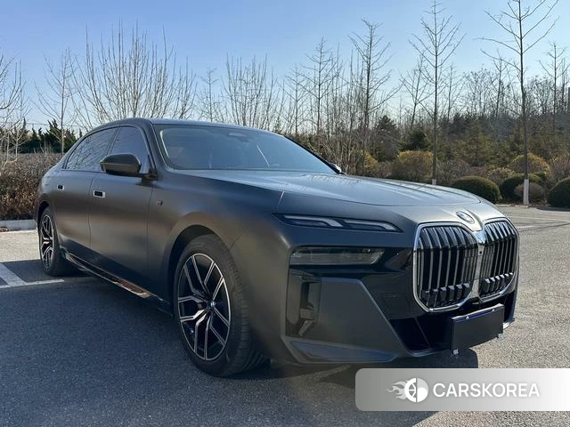 BMW 7 series 2024 Темно-серый из Китая, фото 6