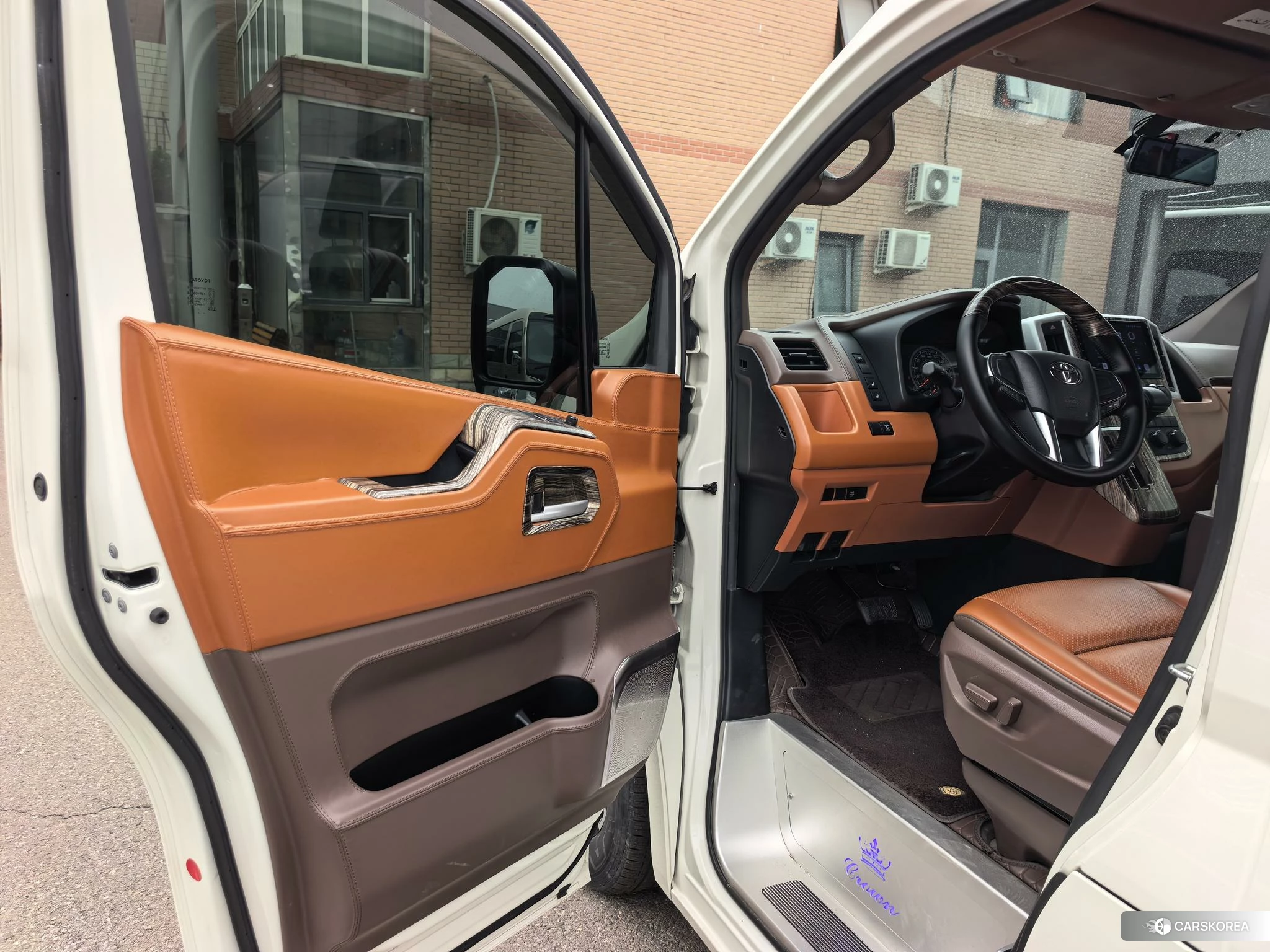 Toyota Hiace 2023 Белый из Китая, фото 6